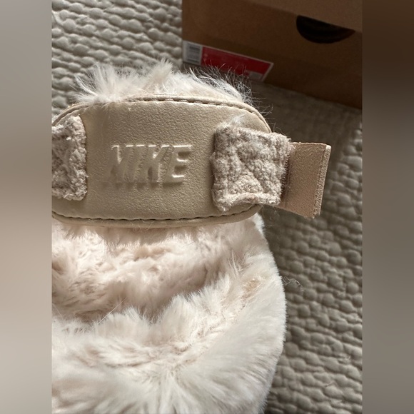 Nike Calm Mule SE Beige Fur Slippers Slides Off White FZ3119-100 Women’s Size 8 - Picture 3 of 5